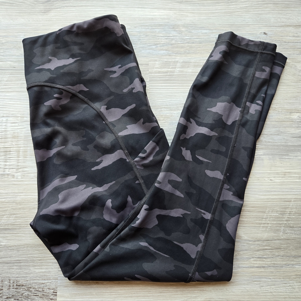 Athleta Black Camouflage Leggings Size Medium